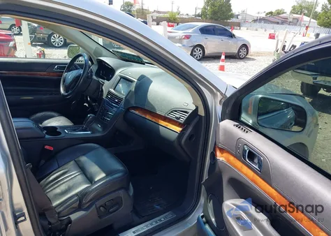 2013 Lincoln Mkt Ecoboost z USA, uszkodzony, nr VIN 2LMHJ5AT3DBL55349